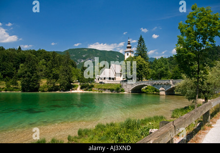 Construit en 1738, l'église de St Jean le Baptiste au lac de Bohinj Ribcev Laz sur, Slovénie Banque D'Images