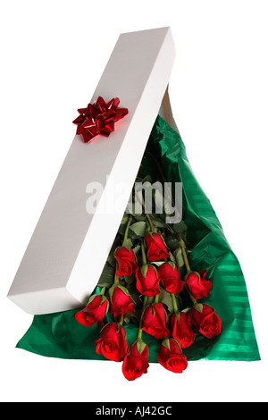 Une douzaine de roses rouges en boite cadeau Banque D'Images