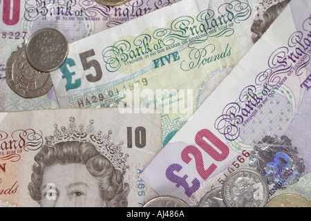 Un mélange de billets de banque britannique cash Banque D'Images