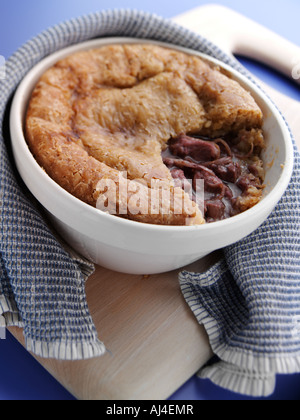 La vapeur traditionnel anglais pudding steak Banque D'Images