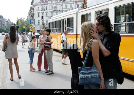 Couple kissing Budapest Banque D'Images