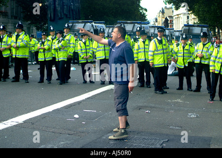 Un homme seul protestataire appelle à l'arrestation du premier ministre britannique, Tony Blair. Copyright Terence Bunch Banque D'Images