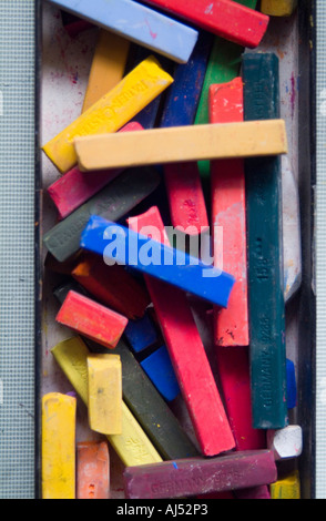 Pastels de l artiste dans une boîte Banque D'Images