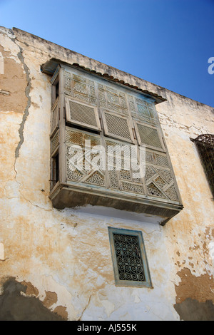 Windows dans une rue de la médina de Kairouan Tunisie Banque D'Images