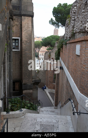 Raide étroit vers le bas de l'étapes Campidoglio Rome Lazio Italie Banque D'Images