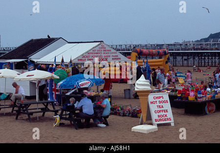 Souvenirs et cadeaux stall sur la plage à Weston Super Mare, Somerset , Royaume-Uni Banque D'Images