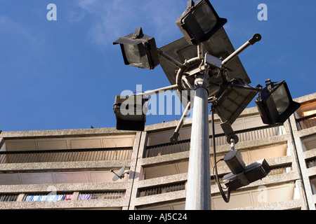 Caméras de télévision en circuit fermé et les projecteurs Banque D'Images