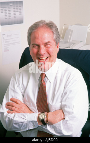 Middle-aged Hispanic businessman smiling at camera. Banque D'Images