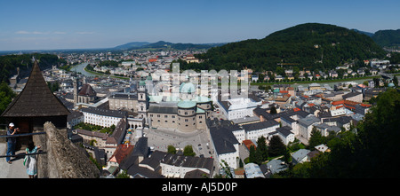 Panorama du centre historique de la ville de Salzbourg comme vu à partir de la forteresse de Hohensalzburg, l'Autriche, l'Europe. Banque D'Images