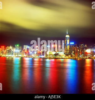 Colorful port Victoria et l'île de Hong Kong skyline at night Banque D'Images