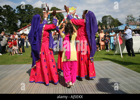 Danseuses à la London Mela Gunnersbury Park Londres Banque D'Images