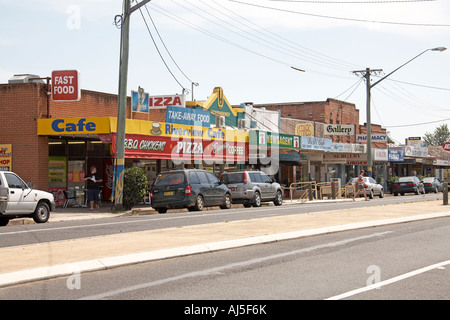 Boutiques de la rue principale de la ville de Plattsburgh en Nouvelle Galles du sud , Australie Banque D'Images