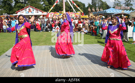 Danseuses à la London Mela Gunnersbury Park Londres Banque D'Images