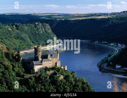 Rheinlandschaft mit Burg Katz und Felsen der Loreley bei Sankt Goarshausen, Rhein, Rheinland-Pfalz Banque D'Images