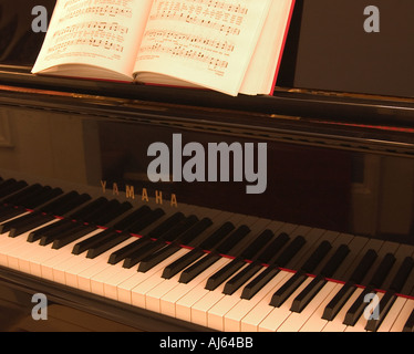 Musique livre assis sur le Piano USA Banque D'Images