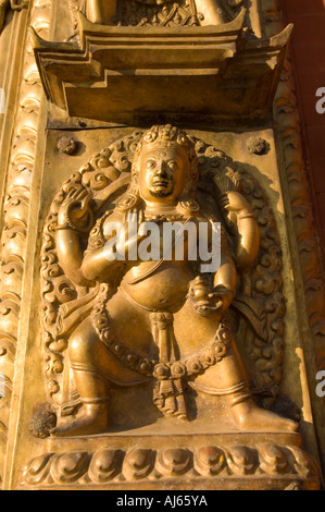 Or golden PATAN figure sculpture en Asie Népal Bakhtapur kings palace king coucher du soleil coucher du soleil Banque D'Images