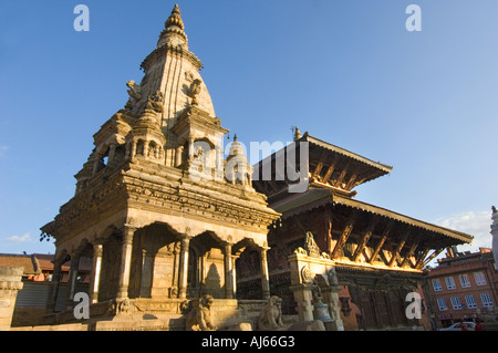 PATAN golden temple or bronze sculpture en pierre figure dans Bakhtapur Népal Asie près de King kings palace coucher du soleil coucher du soleil pago Banque D'Images