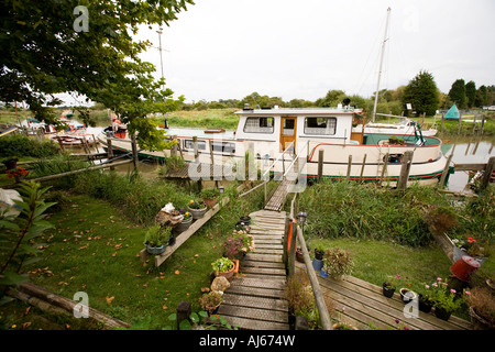 Sandwich Kent UK péniche bateau amarré sur la rivière Stour Banque D'Images