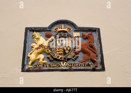 Sandwich Kent Royaume-uni Strand Street Kings Arms pub La reine Elizabeth I Coat of Arms Banque D'Images