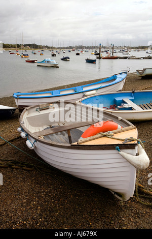 West Sussex virilité Peninsula Itchenor bateaux dans Chichester Harbour à marée basse Banque D'Images