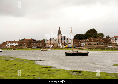 West Sussex Chichester harbour Bosham bateaux amarrés à marée basse Banque D'Images