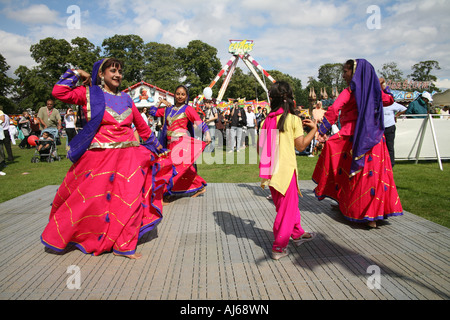 Danseuses à la London Mela Gunnersbury Park Londres Banque D'Images