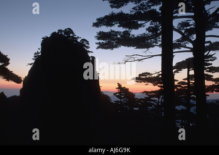 Lever du soleil au début de croire, pointe la Chine, Anhui, Huan Shan, Huangshan Banque D'Images