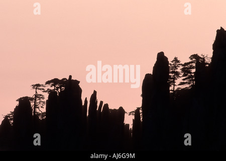 Lever du soleil au début de croire, pointe la Chine, Anhui, Huan Shan, Huangshan Banque D'Images