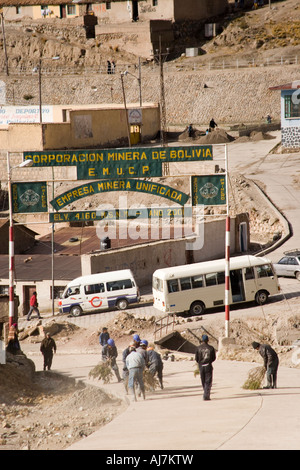 L'entrée de la mines sur le Cerro Rico de Potosí en Bolivie au-dessus de montagne Banque D'Images