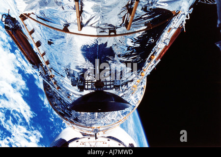 Le télescope spatial Hubble en orbite autour de la Terre, c1990s. Artiste : Inconnu Banque D'Images