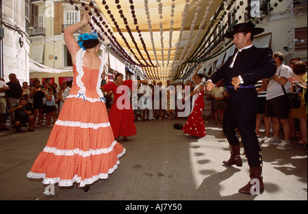 Flamenco impromptu sur la Calle Marques de Larios au cours de la feria de Malaga, Malaga, Andalousie, Espagne Banque D'Images