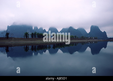 Rivière Li en janvier, la province de Guangxi, Chine Banque D'Images