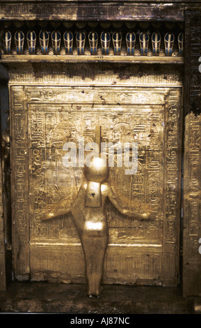 Sarcophage d'or du pharaon égyptien, Tutenkhamen c1325 BC. Artiste : Inconnu Banque D'Images