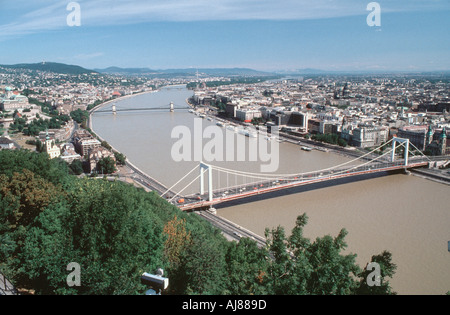 Sommaire Cityscape 'Driver' du Danube Budapest Hongrie 'pont' 'pittoresque panoramique urbain est de l'Europe" «Suspension Bridge' urban Banque D'Images