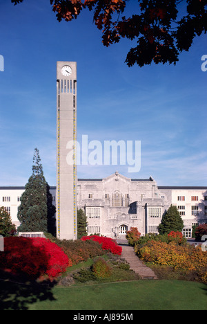 La tour de l'horloge et la bibliothèque principale de l'Université de la Colombie-Britannique (UBC), Vancouver British Columbia Canada Banque D'Images