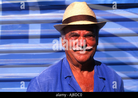 2004 Jeux Olympiques Athènes Grèce homme grec natif en bleu Banque D'Images