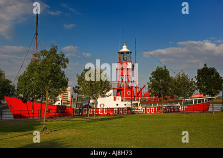 La baie de Cardiff 2005 Goleulong lightship 2000 en bassin Roath Banque D'Images