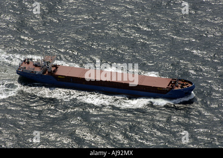 Vue aérienne d'un navire sur la mer du Nord au large de la côte néerlandaise Banque D'Images