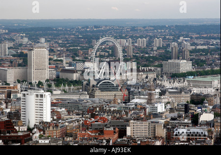 La vue depuis le sommet de la BT Telecom Tower passé le London Eye à Londres du sud Banque D'Images