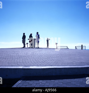 Les touristes prendre dans la vue de Europa Point, Gibraltar.2002. Banque D'Images