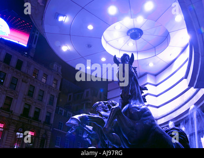 Les chevaux d'Helios Fontaine Piccadilly Londres UK Europe Banque D'Images