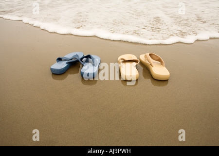 Flip Flops on Beach Banque D'Images