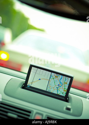 La navigation par satellite est utilisé dans une voiture Banque D'Images
