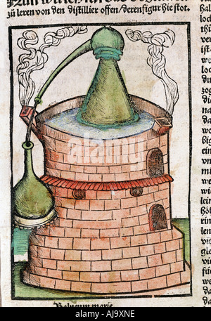 La distillation, 1500. Artiste : Inconnu Banque D'Images