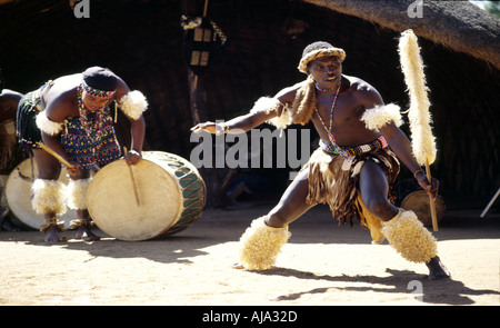 Cérémonie de mariage danseuse zoulou dans Vallée des Mille Collines Kwazulu Natal Afrique du Sud RSA Banque D'Images