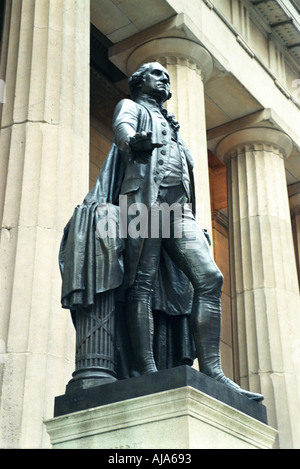 La statue de George Washington à l'extérieur du New York Stock Exchange sur Wall Street Banque D'Images