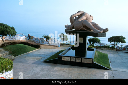 Statue de deux amants, Parque del Amor, Miraflores, Lima, Pérou Banque D'Images