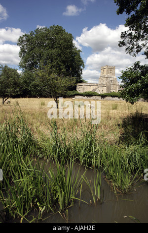 St James Church dans le hameau de Cotswold Coln St Dennis sur un jour d'été Banque D'Images