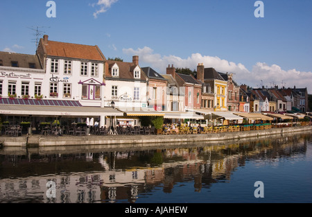 Restaurants sur les rives du fleuve de la somme dans le quartier St Leu à Amiens en Picardie Banque D'Images