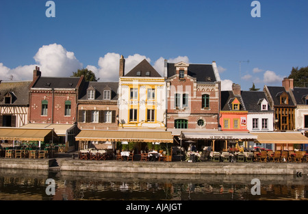 Restaurants sur les rives du fleuve de la somme dans le quartier St Leu à Amiens en Picardie Banque D'Images